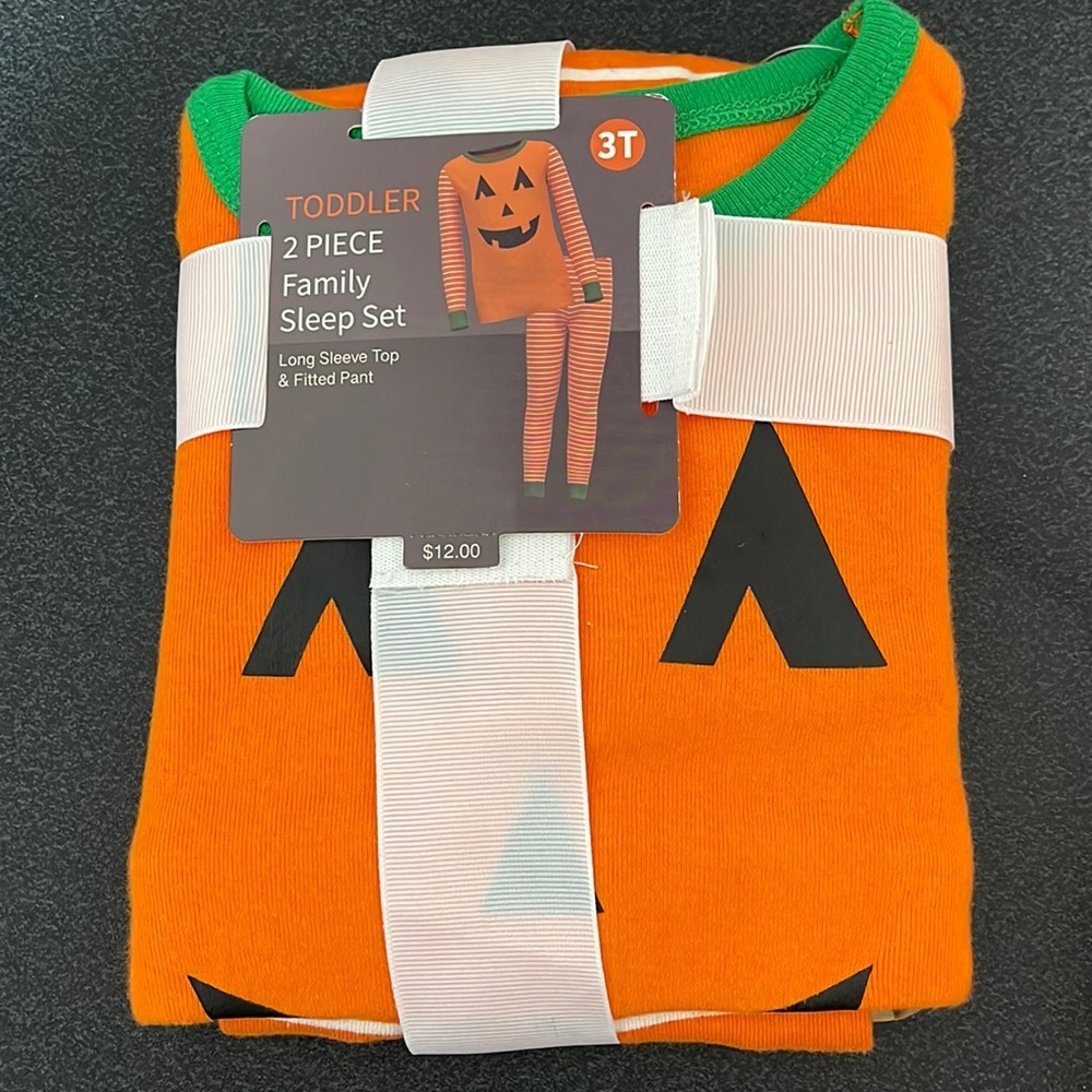 Target kid’s Halloween sleep set
